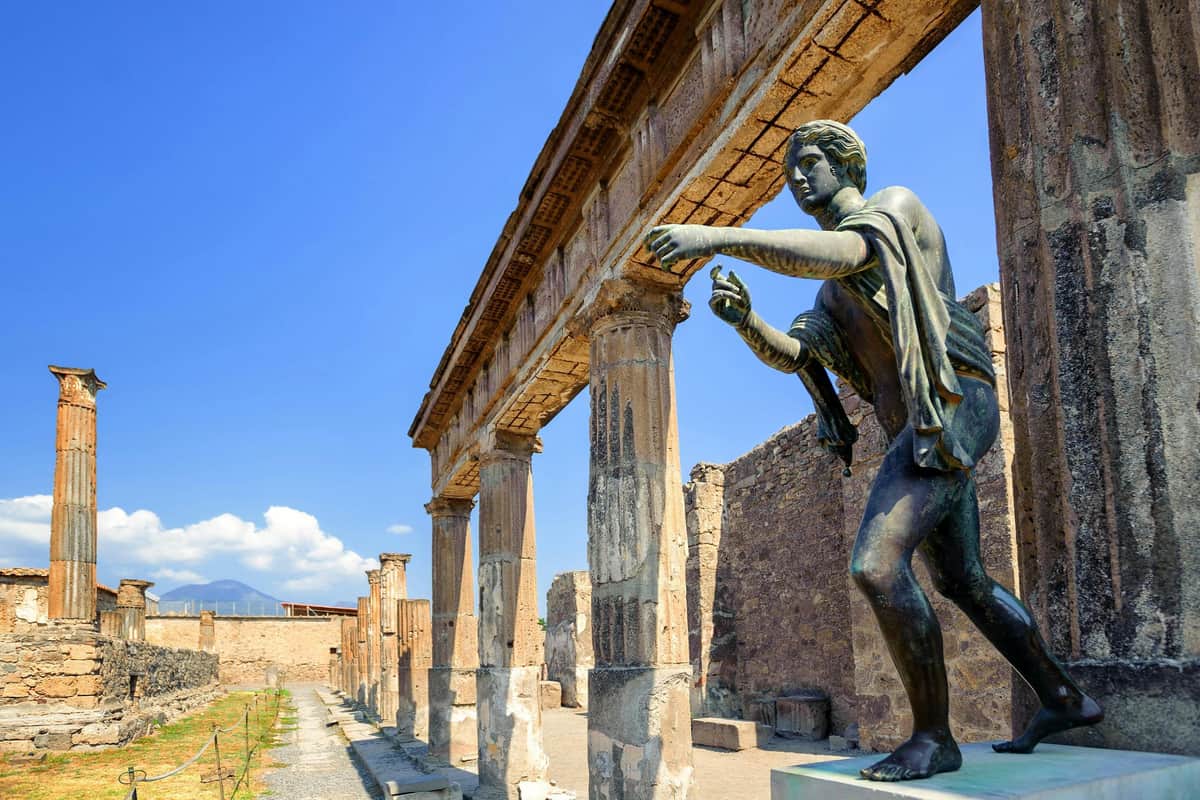 Pompeii & Naples: Day Trip from Rome Smart day tour of Naples and Pompeii from Rome