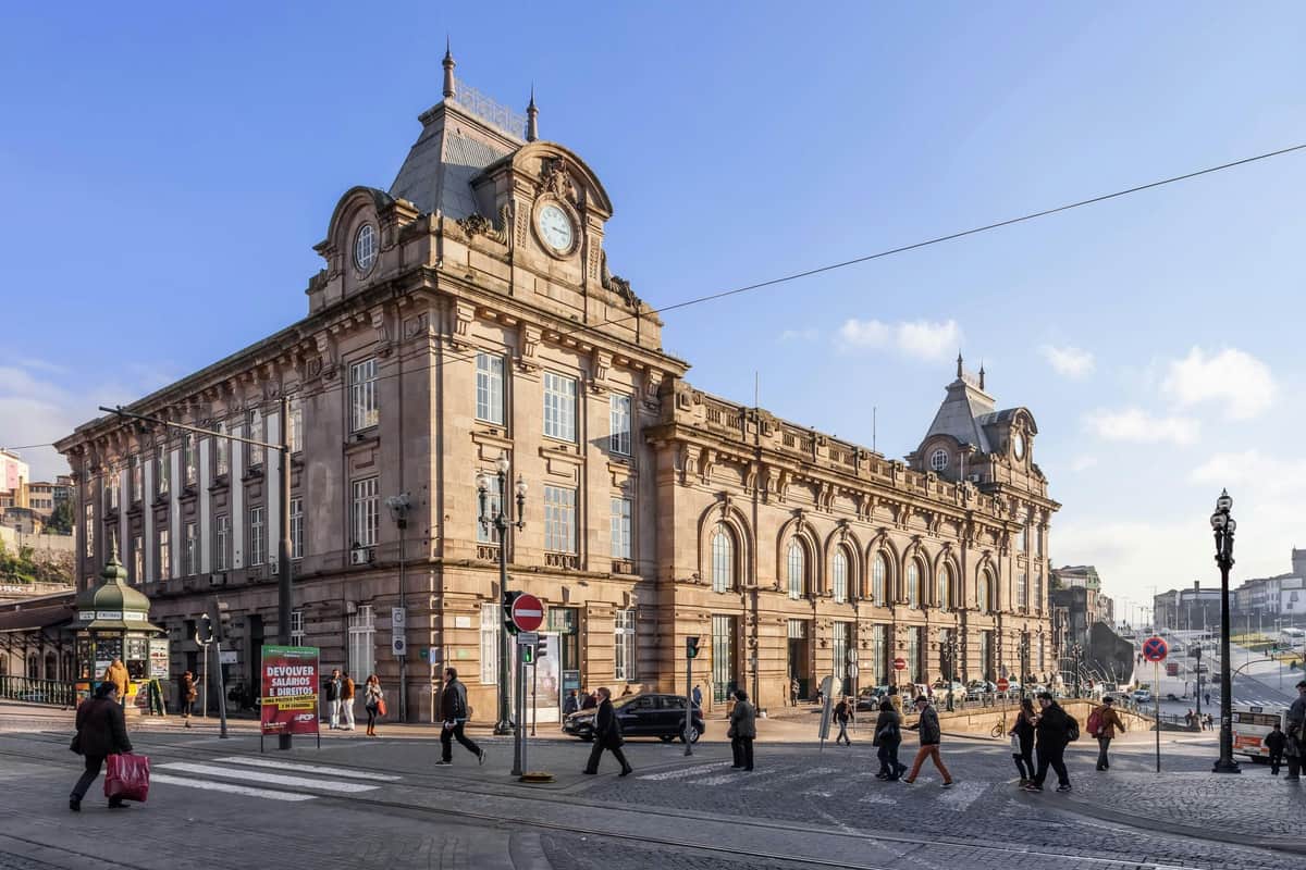 Oporto: Visita de medio día en autobús con cata de vinos de Oporto + Crucero Estación de tren de São Bento