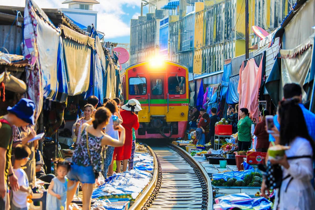 Marché du train de Maeklong