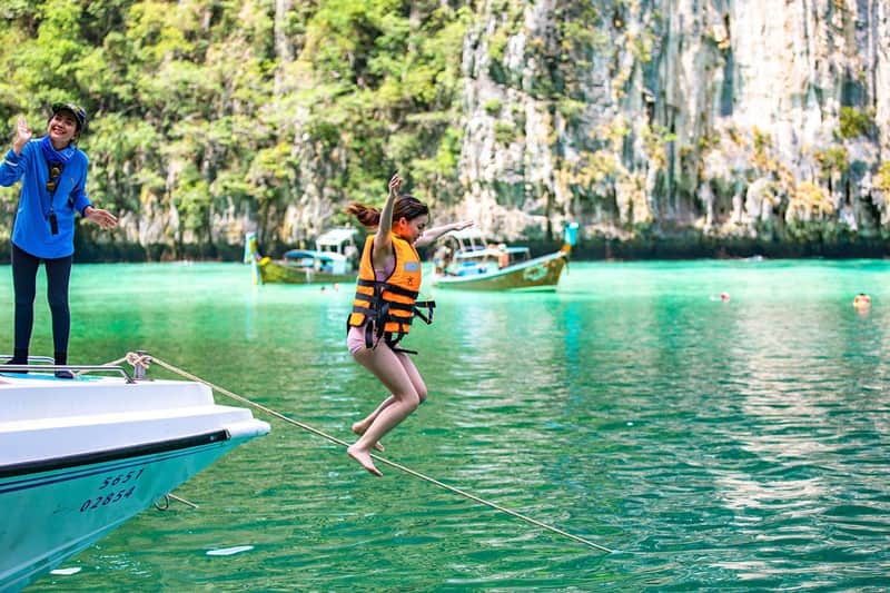 Baie de Maya, îles Phi Phi et Khai : Visite guidée depuis Phuket + Déjeuner (Phuket) Excursion exclusive de Phuket à Phi Phi, Maya Bay et les îles Khai.