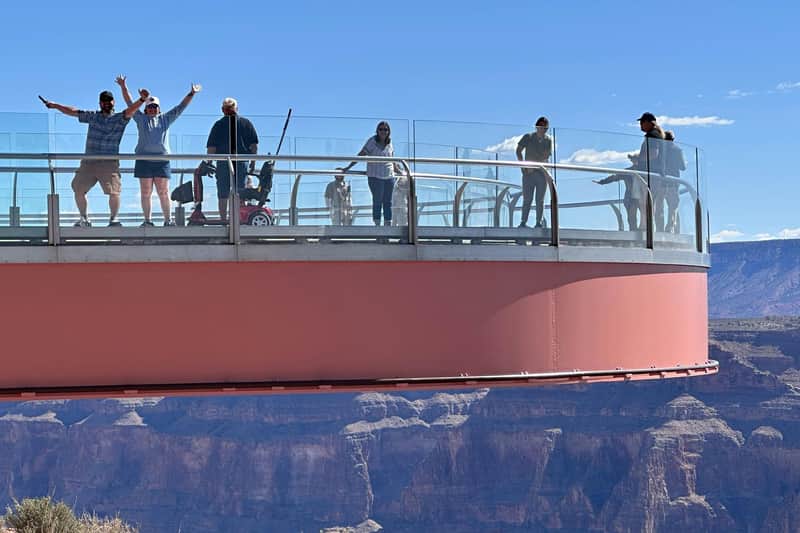 Gran Cañón Oeste: Tour guiado en francés + Entrada Skywalk