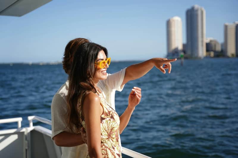 Miami: Guided City Tour + Biscayne Bay Cruise + Dolphin Mall Visit + Transfers